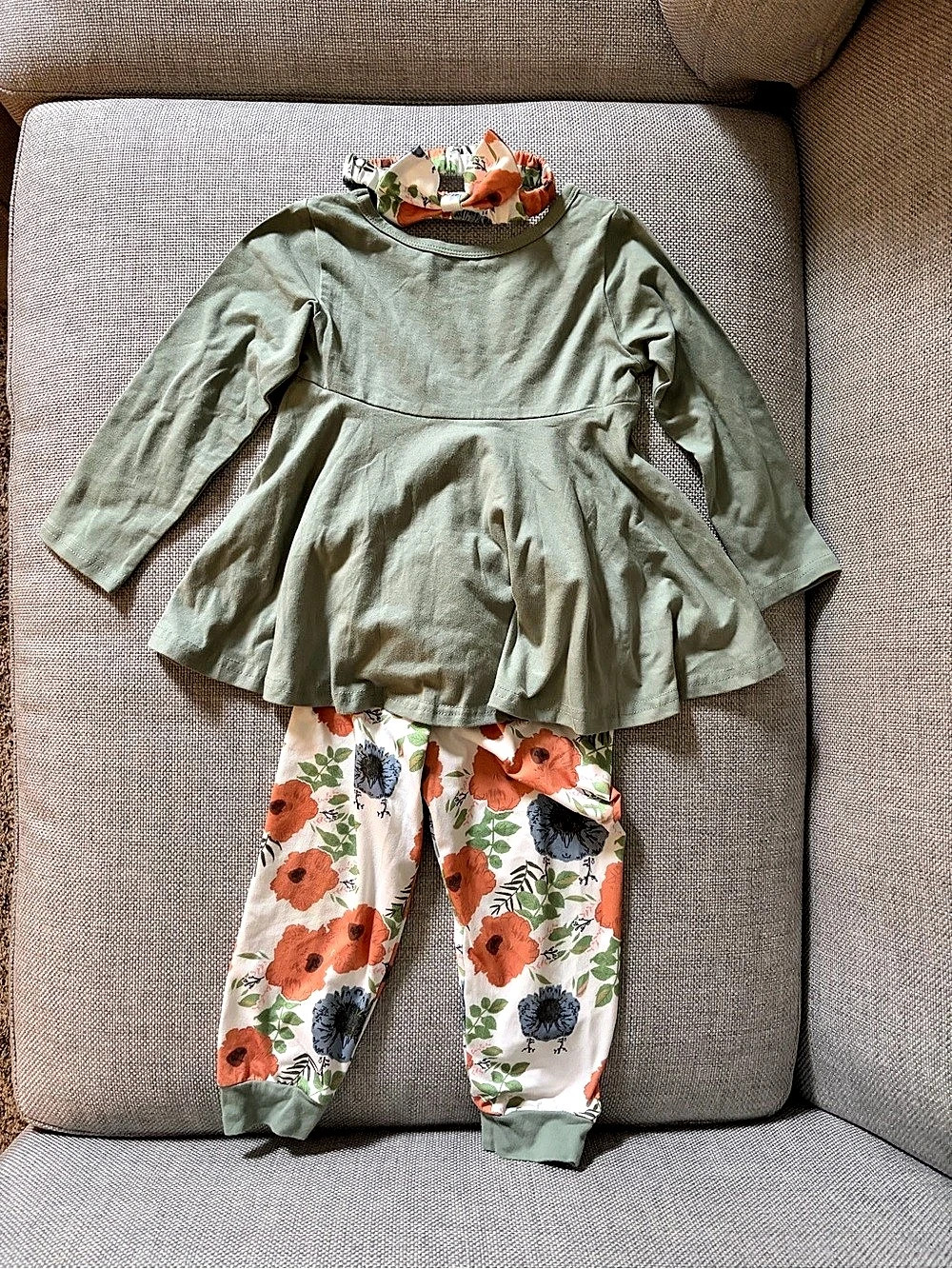 Long Sleeve Peplum Top and Floral Pants Matching  Set, Size 3-4T